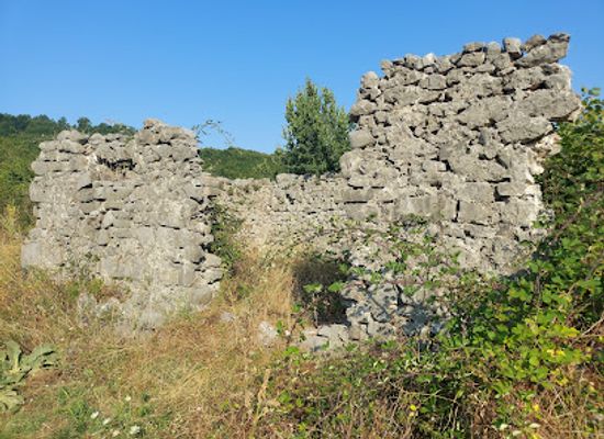 albania/razma-region/landmark/old-building-of-undetermined-age-or-origin