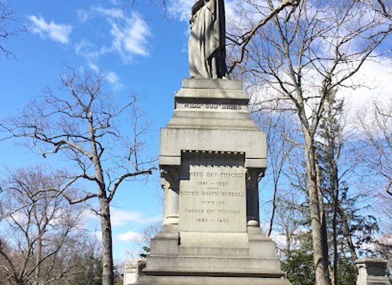 connecticut/waterbury/landmark/riverside-cemetery