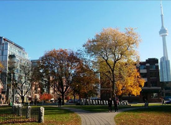 canada/toronto/landmark/victoria-memorial-square
