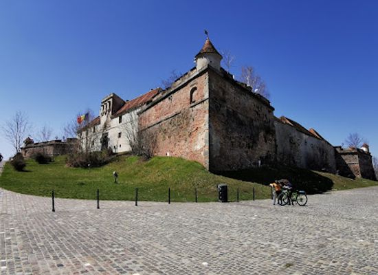romania/transylvania/landmark/the-fortress-on-straja
