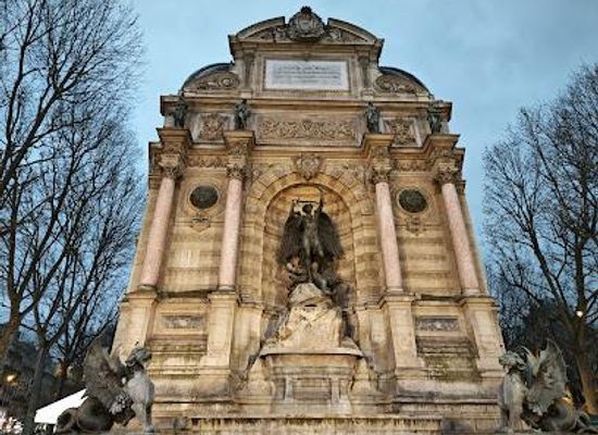 france/ile-de-france/landmark/fontaine-saint-michel