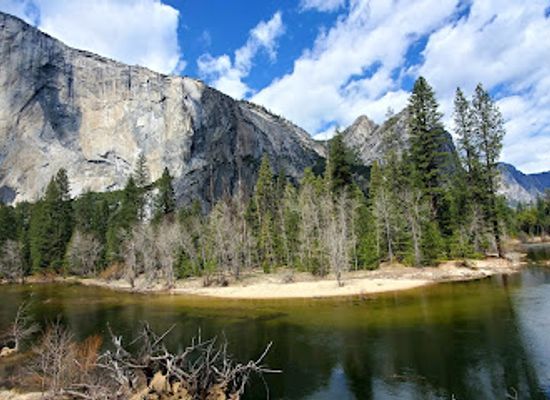 california/yosemite/landmark/cathedral-beach-picnic-area