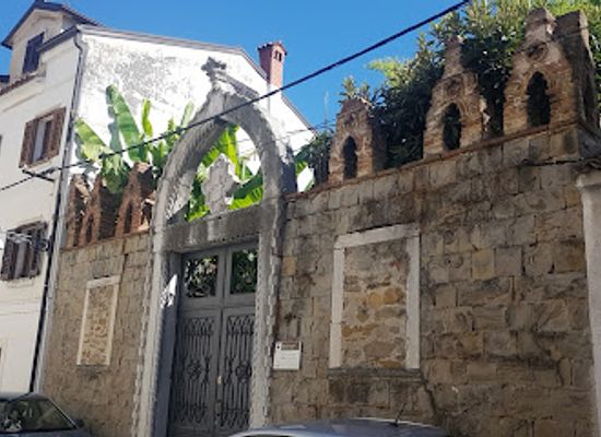 slovenia/koper/landmark/verzijev-portal