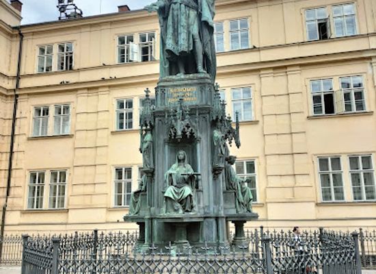 czechia/prague/landmark/charles-iv-statue