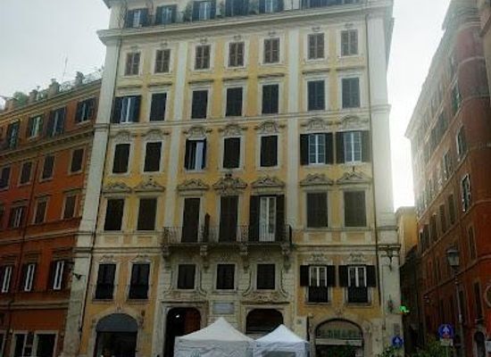 italy/rome/landmark/piazza-capranica