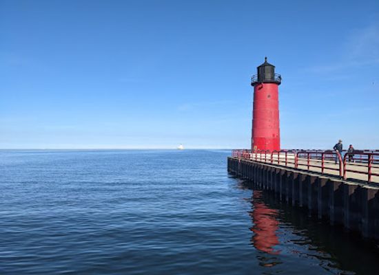 wisconsin/kettle-moraine/landmark/milwaukee-pierhead-lighthouse