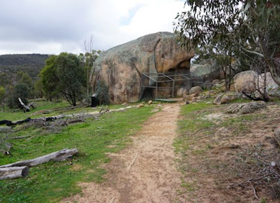 australia/bungle-bungle-range/landmark/bunjil-s-shelter