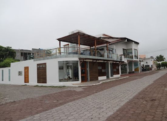 ecuador/galapagos-islands/landmark/crossing-galapagos-ecuador-galacrossing-s-a