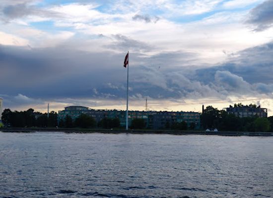 latvia/riga/agenskalns/landmark/latvian-flagpole