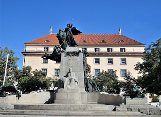 czechia/prague/landmark/frantisek-palacky-monument-prague