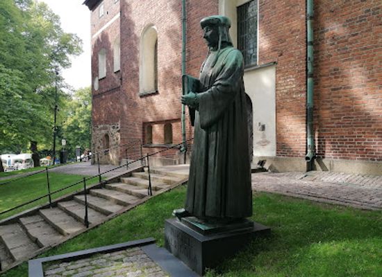 finland/turku/landmark/mikael-agricola-statue