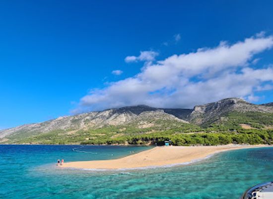 croatia/dalmatia/landmark/golden-horn-beach