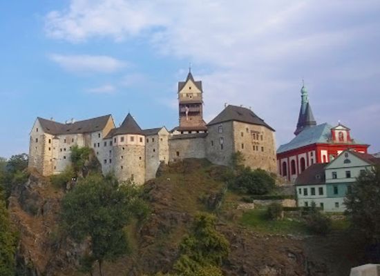 czechia/east-bohemia/landmark/loket-castle