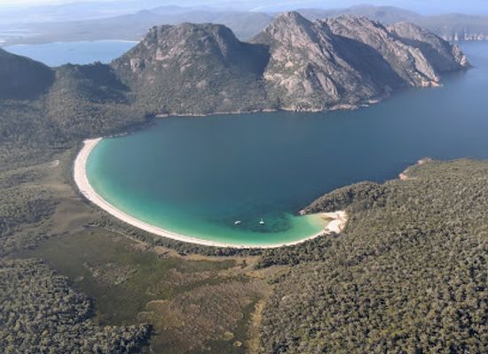 australia/freycinet-national-park/landmark/freycinet-air-tasmania