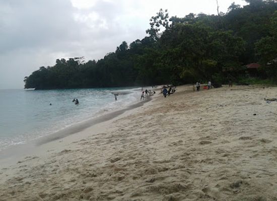 indonesia/west-papua/landmark/pantai-patawana