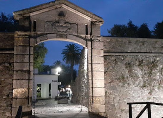 uruguay/colonia-del-sacramento/landmark/field-gate