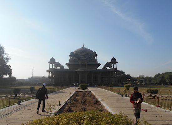 india/ganga-yamuna-doab/landmark/tansen-memorial-temple