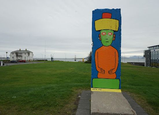 iceland/reykjavik/landmark/street-art-berlin-wall