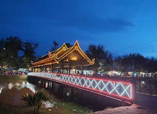 cambodia/siem-reap/old-market-area/landmark/siem-reap-art-center-night-market