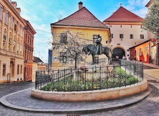 croatia/banovina/landmark/stone-gate