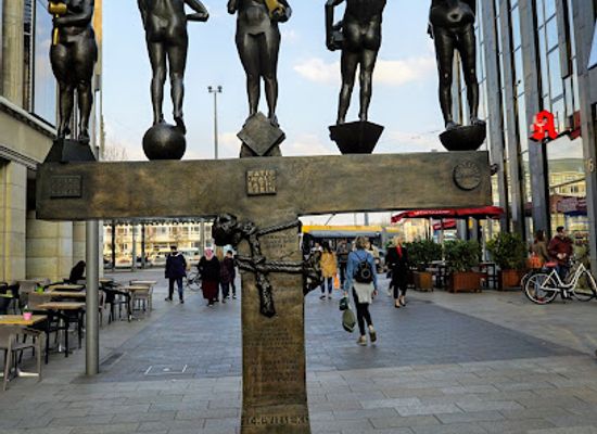 germany/leipzig/landmark/unzeitgemasse-zeitgenossen