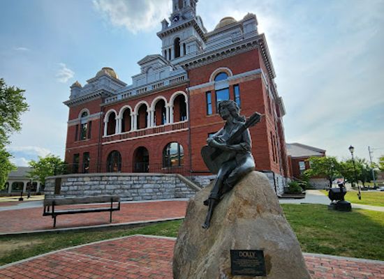 tennessee/east-tennessee/landmark/dolly-parton-statue