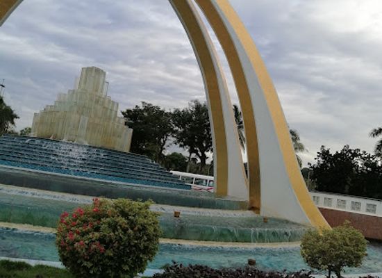 brunei/jerudong-park-playground/landmark/jerudong-park-crystal-arch-monument