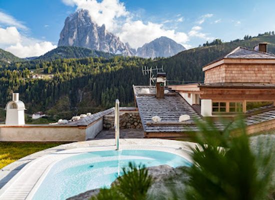 italy/val-gardena/landmark/dorfhotel-beludei
