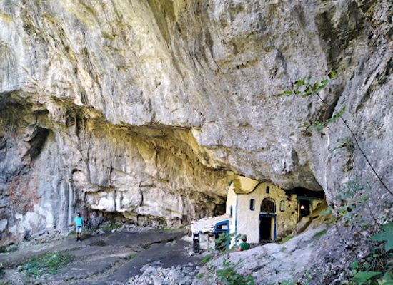 greece/mount-olympus/landmark/sacred-cave-of-saint-dionysios-of-olympus
