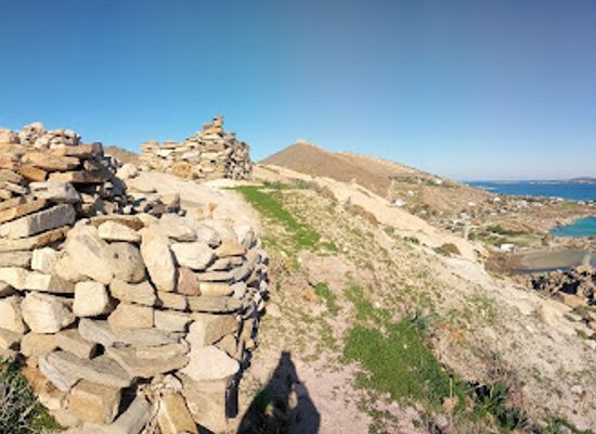 greece/paros/landmark/mycenaean-acropolis-koukounaries