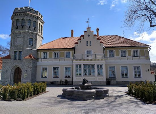 estonia/tallinn/kadriorg/landmark/maarjamae-castle