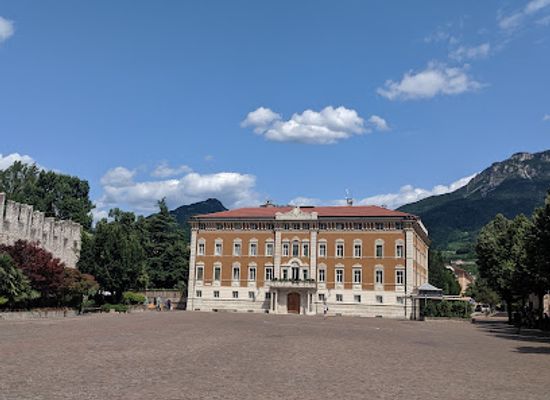 italy/trentino/landmark/piazza-di-fiera