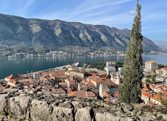 montenegro/kotor-bay/landmark/entrance-fee-kiosk