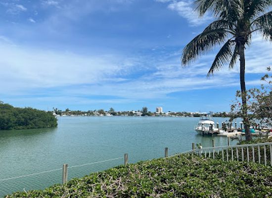 florida/marathon-key/landmark/sparky-s-landing-fish-n-cocktails