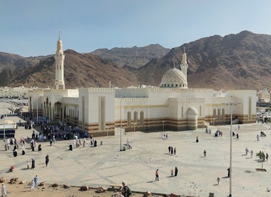 saudi-arabia/madinah/landmark/uhud-mountain-cave
