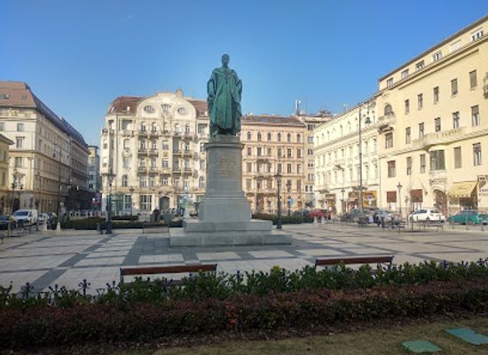 hungary/central-hungary/landmark/archduke-joseph-of-austria-statue