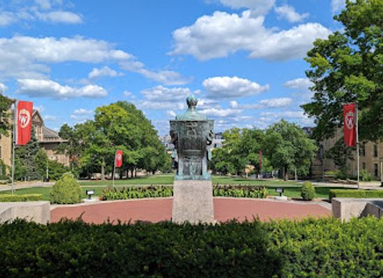 wisconsin/madison/downtown-madison/landmark/bascom-hill