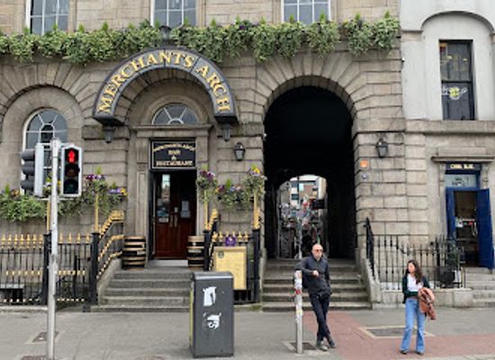 ireland/dublin/temple-bar/landmark/merchant-s-arch
