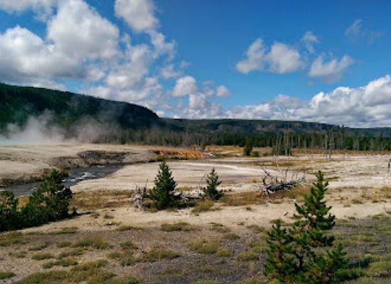 wyoming/teton-county/landmark/black-sand-basin