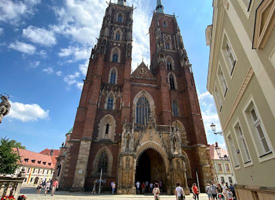 poland/wroclaw/ostrow-tumski/landmark/brama-kluskowa