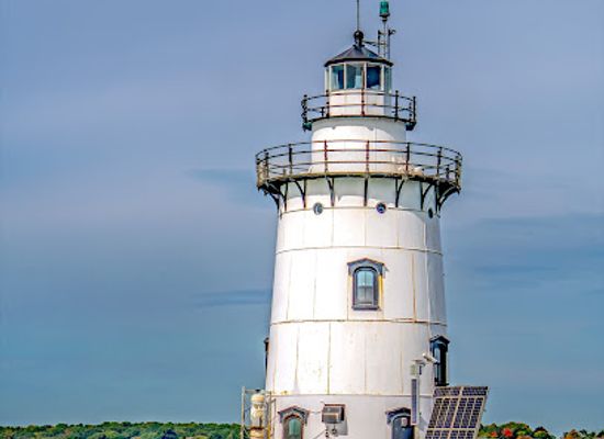 connecticut/middlesex-county/landmark/saybrook-breakwater-lighthouse