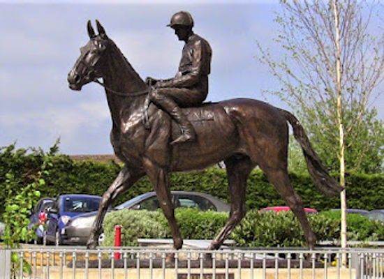 ireland/county-meath/landmark/arkle-memorial-statue