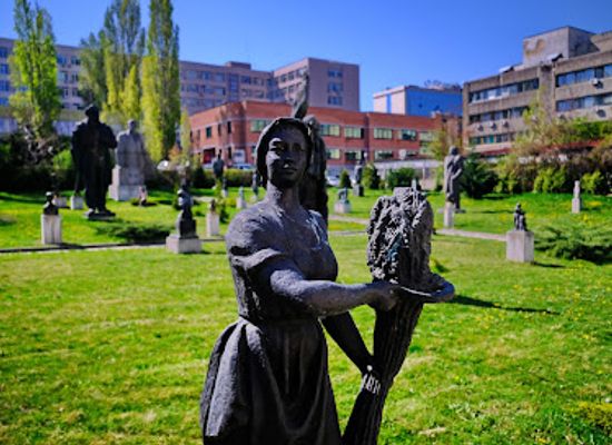 bulgaria/sofia-valley/landmark/socialist-art-museum
