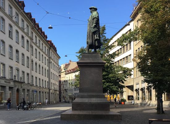 switzerland/st-gallen/landmark/vadian-monument