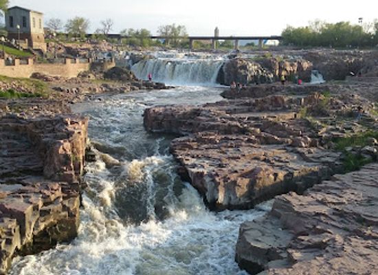 south-dakota/sioux-falls/falls-park/landmark/falls-park-visitor-information-center