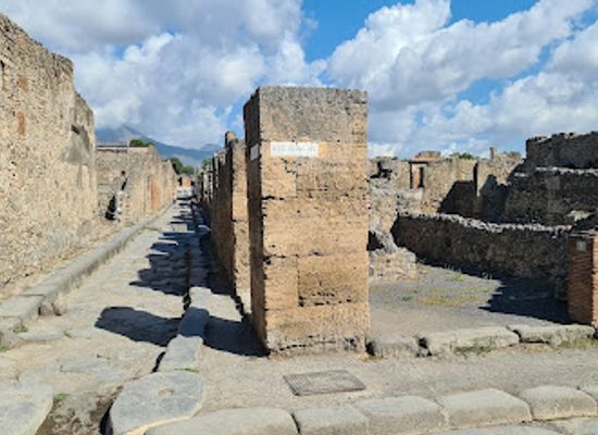 italy/pompeii/villa-of-the-mysteries/landmark/pompei-scavi-villa-dei-misteri