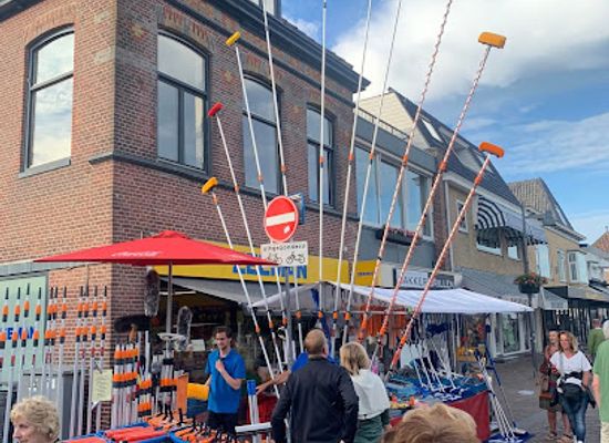netherlands/egmond-aan-zee/landmark/zomerbraderie-egmond-aan-zee