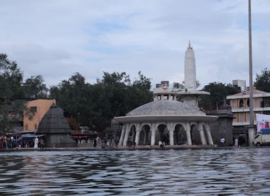 india/nashik/landmark/lakshman-kund