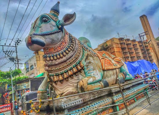 india/madurai/landmark/nandhi-statue