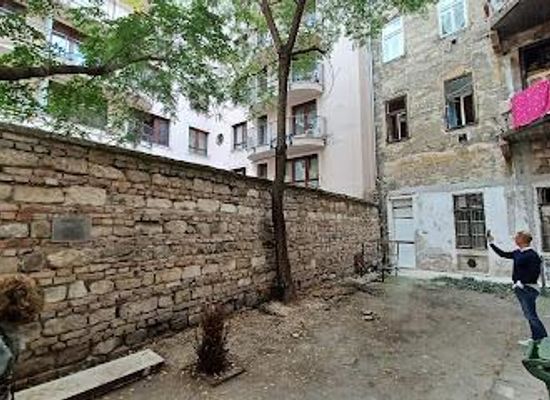 hungary/budapest/landmark/jewish-ghetto-wall-fragment
